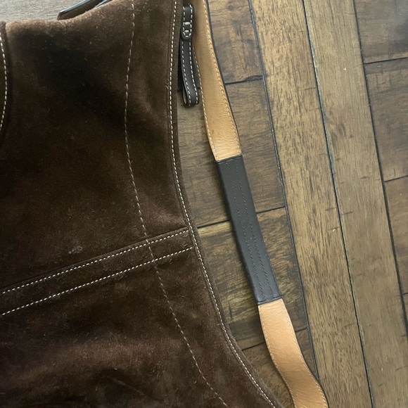 Coach Suede shoulder Bag with Curved Design - Picture 4 of 13